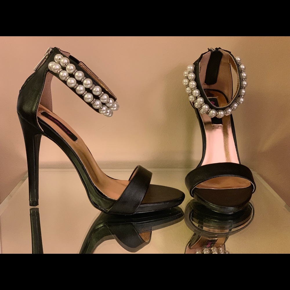 NWOB DOLLHOUSE Pearl ankle strap black high head